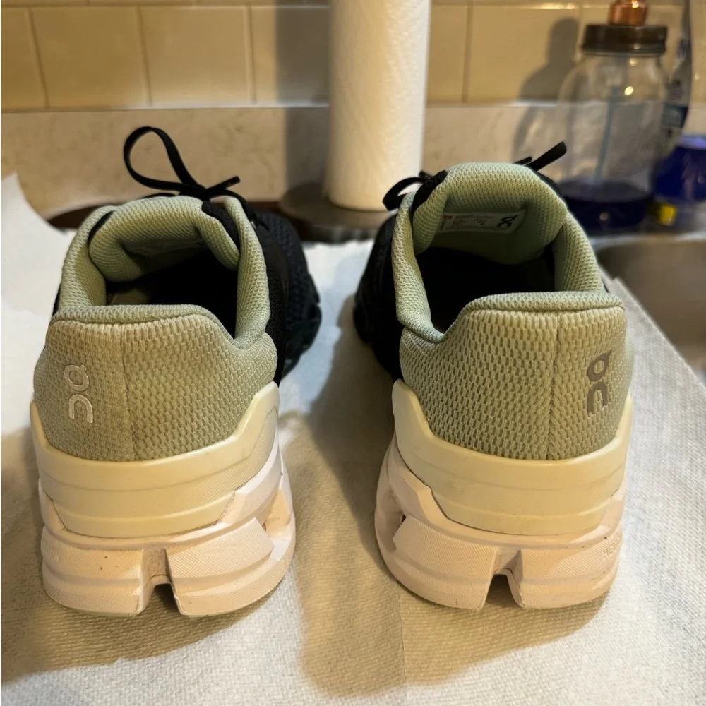 On Cloud, women size 11, black/light green - Picture 6 of 7